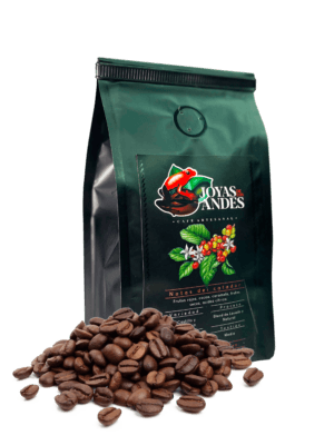 CAFÉ 250G GRANO Café de especialidad. Origen Zapatoca, Santander. Perfil de la taza: Notas del catador: Frutos rojos, cacao, caramelo, frutos secos, acidez cítrica.