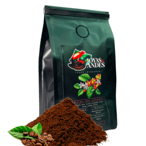 Café de especialidad. Origen Zapatoca, Santander. Perfil de la taza: Notas del catador: Frutos rojos, cacao, caramelo, frutos secos, acidez cítrica.