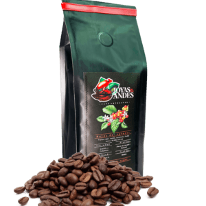 Café de especialidad. Origen Zapatoca, Santander. Perfil de la taza: Notas del catador: Frutos rojos, cacao, caramelo, frutos secos, acidez cítrica.