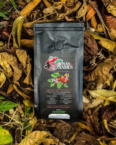 cafe joyas de los andes 12 Café de especialidad. Origen Zapatoca, Santander. Perfil de la taza: Notas del catador: Frutos rojos, cacao, caramelo, frutos secos, acidez cítrica.